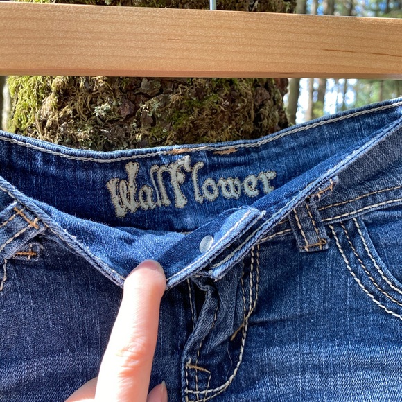 4 for $30 Wallflower shorts - Picture 4 of 6